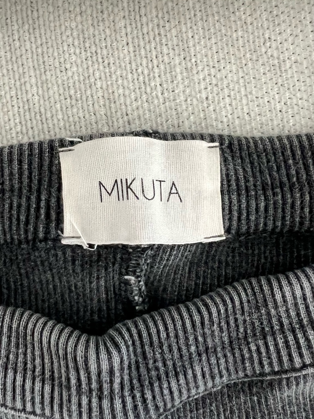 Mikuta Women's Ribbed Bike Shorts in Charcoal - Picture 4 of 4